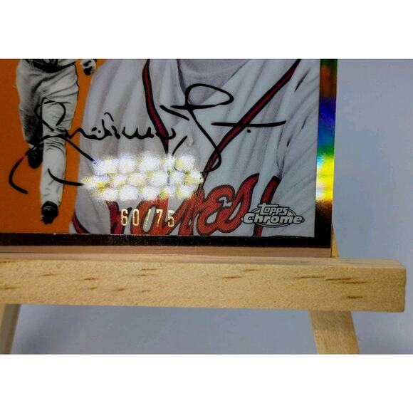 Andruw Jones #17 Topps Chrome Refractor SP 60/75 2023 - Picture 9 of 9